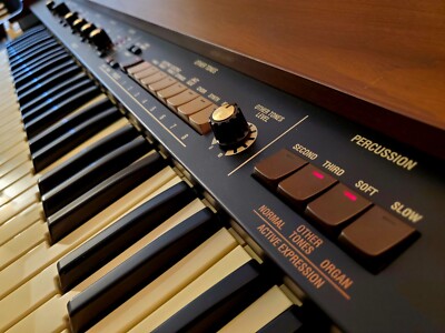 ROLAND VK8 SUPER RARE ORGAN STAGE KEYBOARD FULLY SERVICED AMAZING ROLAND VK8 SUPER RARE ORGAN STAGE KEYBOARD FULLY SERVICED AMAZING