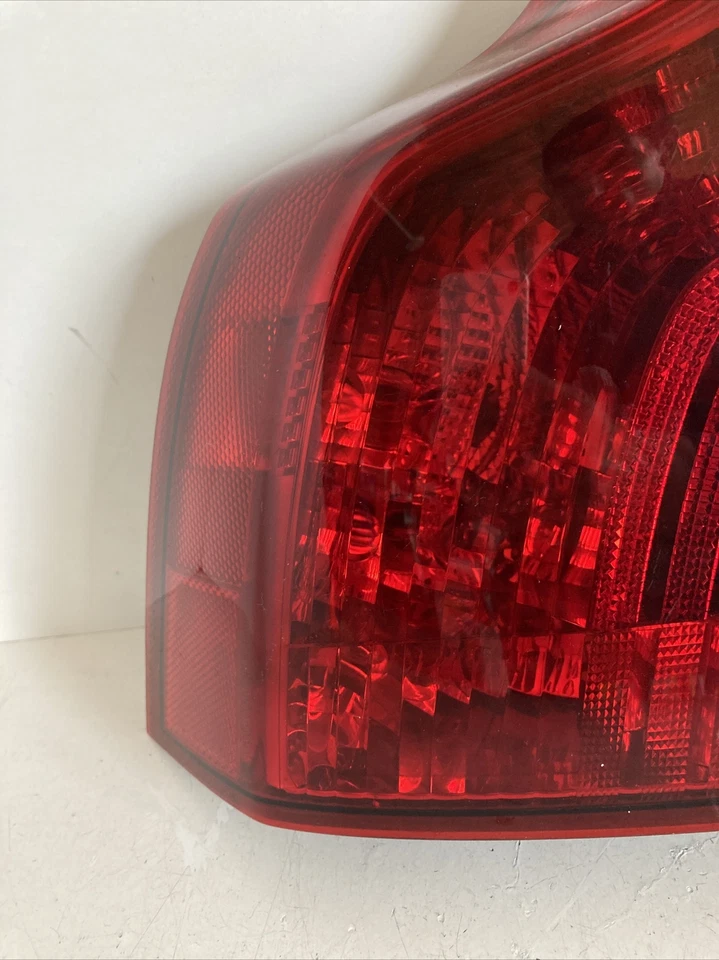 Volvo S40 Tail Light Rear Left 30744538 Genuine 2.0 Tdi 2009 R-Design - Изображение 2 из 4