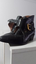 Moschino Boutique Black Leather Gilt Buckle Ankle Boots Size 3 (35.5) low heels 