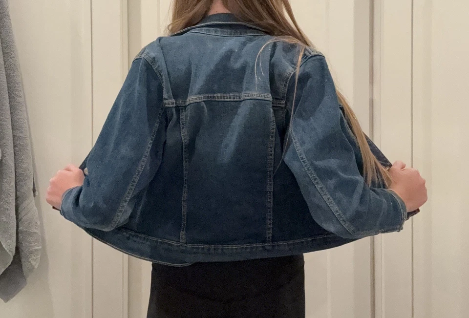 Chaqueta de jean Old Navy para niñas Foto 3 de 4