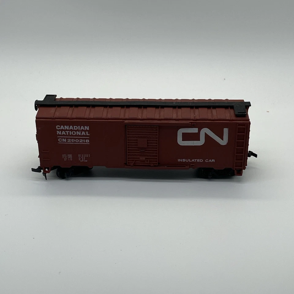 Bachmann 0917 HO Gauge 41’ CN Insulated Box Car CN290218 Brown VGC Boxed - Image 2 of 4