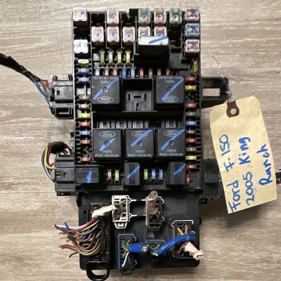 2004-2005 Ford F150 Interior Fuse Relay Junction Block 4L3T-14A067-AH OEM