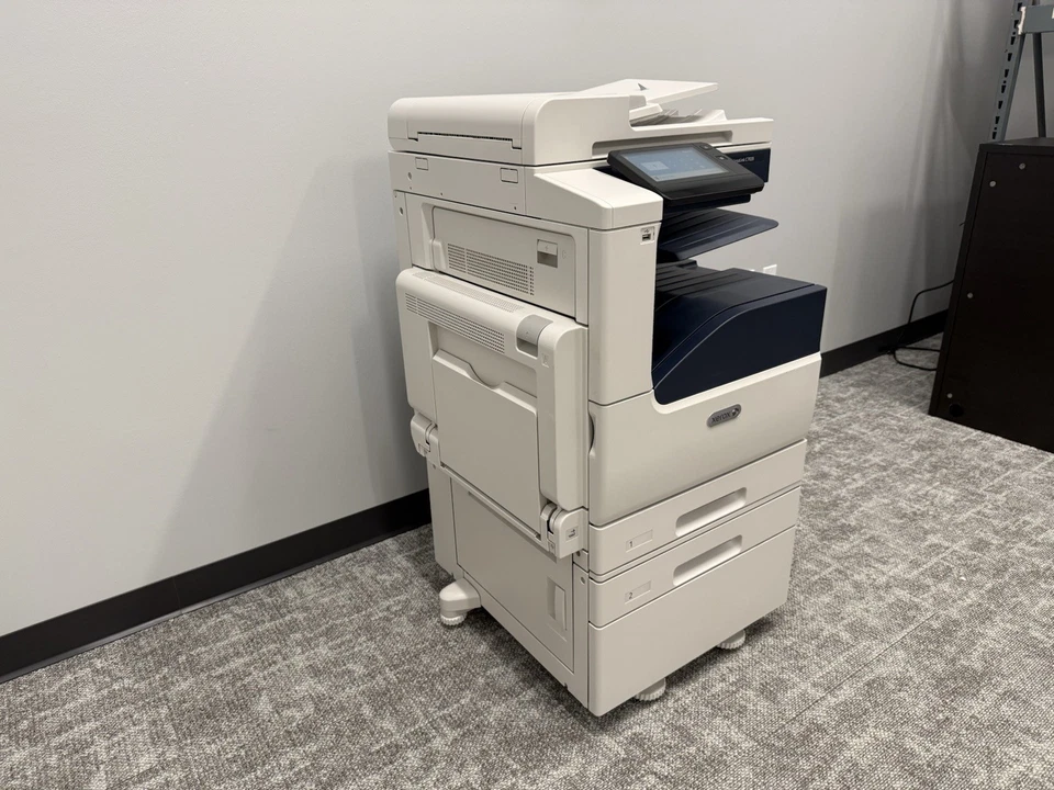 Impresora copiadora a color escáner Xerox VersaLink C7020 / solo 74 k metros Foto 3 de 4