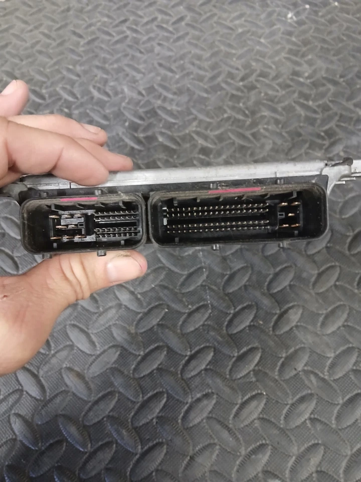 Módulo de computador 2012 Nissan Pathfinder 4.0L ECU ECM Mec150-450 C1 23710-9BD8A - Imagem 3 de 4