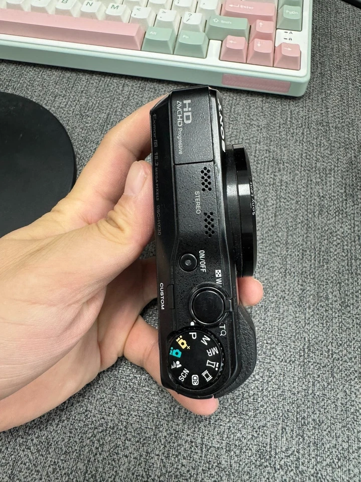 Sony HX30-18.2MP Exmor R CMOS,20x Optical Zoom,1080p,ENGLISH,Superzoom Cam - Image 4 of 4