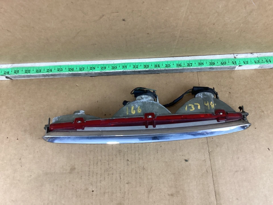 Luz trasera derecha del lado del pasajero Cadillac DeVille 1989-1993 16511369 OEM Foto 2 de 4