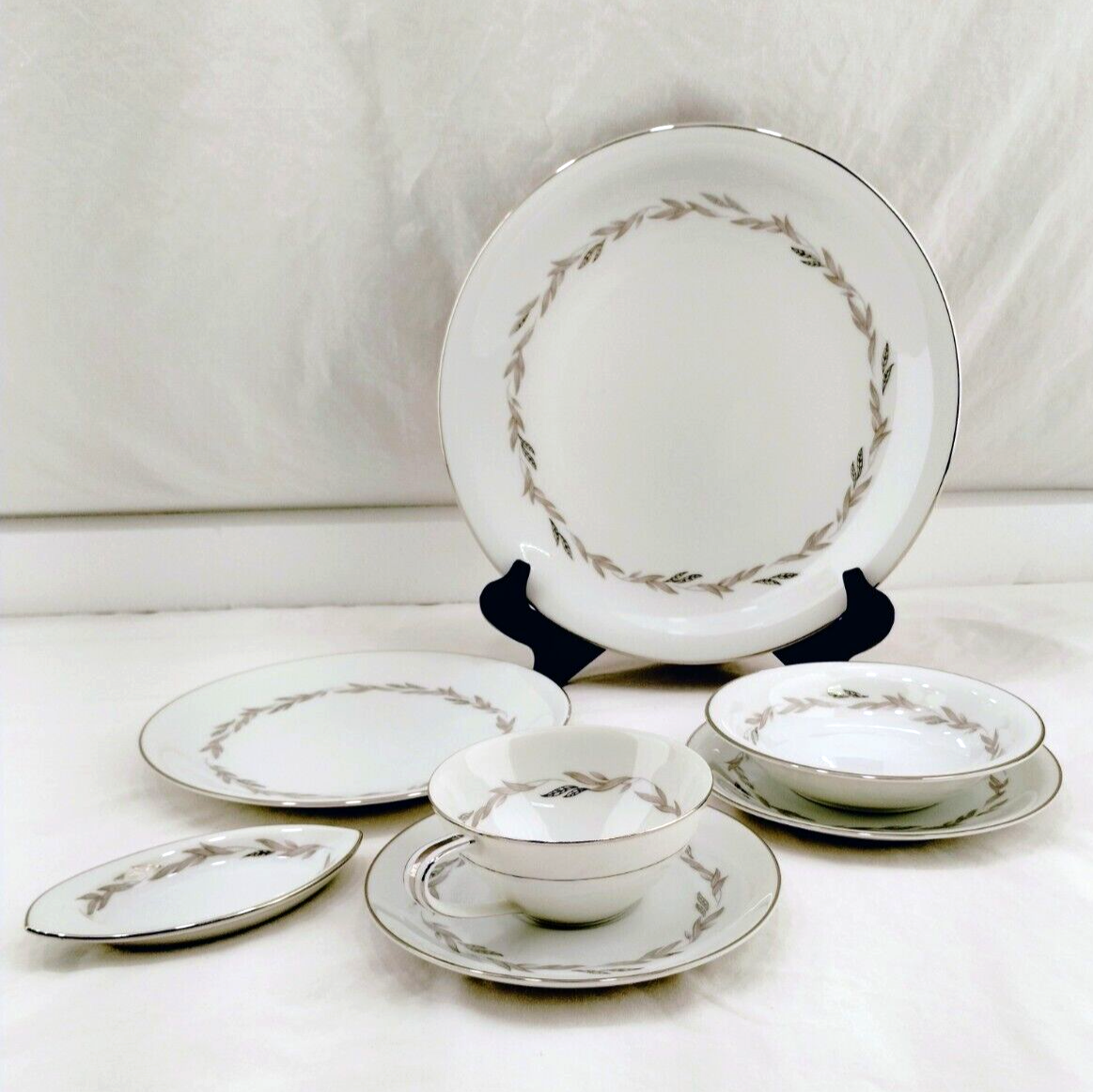NORITAKE Graywood 5 Piece Place Setting Plus Sm. Bowl & Tray