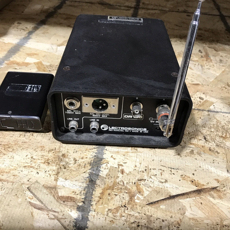 Lectrosonics DR185 vhf ratio diversity wireless microphone transmitter radio  - Image 3 of 3