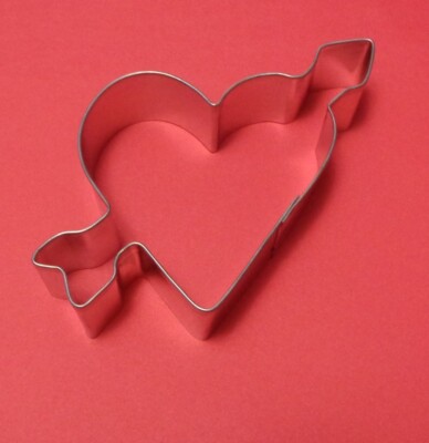 New Tin Valentine's Day Heart with Arrow Cookie Cutter