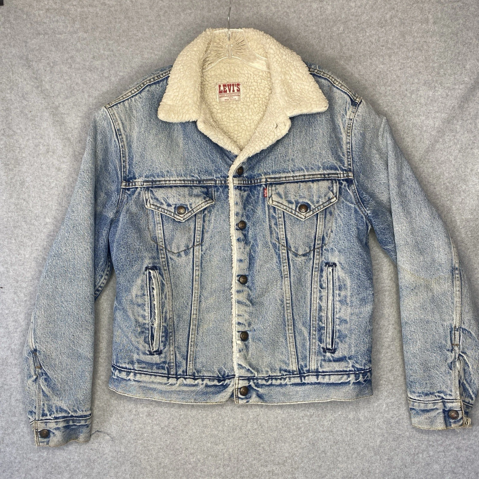 Vintage Levi’s Sherpa 80/90s denim jacket. Made in the USA. Medium Wash. 40R