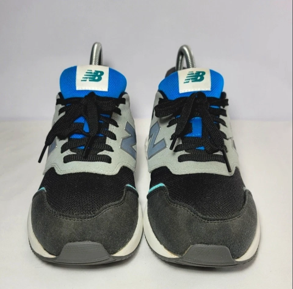 Tênis feminino Nrw Balance tamanho 6 Fresh Foam X70 preto, azul e cinza. - Imagem 3 de 4