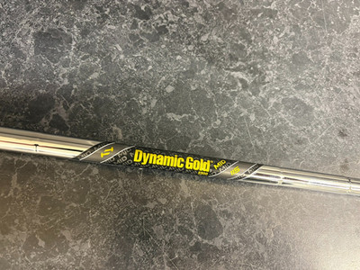 NEU Dynamic Gold Mid 115 S300 STIFF FLEX 9i/KEILSCHAFT - 37,00'' .355'' TAPER TIP