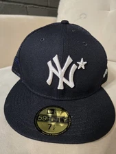 New Era 59Fifty NY Yankees Black With Navy Blue Cap And Leaf Pattern Design NWT