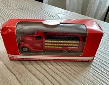 1938 COCA COLA DELIVERY BOTTLE TRUCK 1/87 HO SCALE BY MOTORCITY CLASSICS