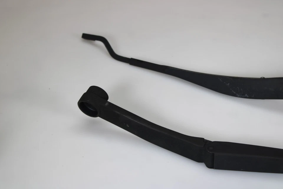 HYUNDAI GENESIS 2013-2016 CUPÉ - BRAZOS LIMPIAPARABRISAS IZQUIERDO Y DERECHO - OEM  Foto 3 de 4