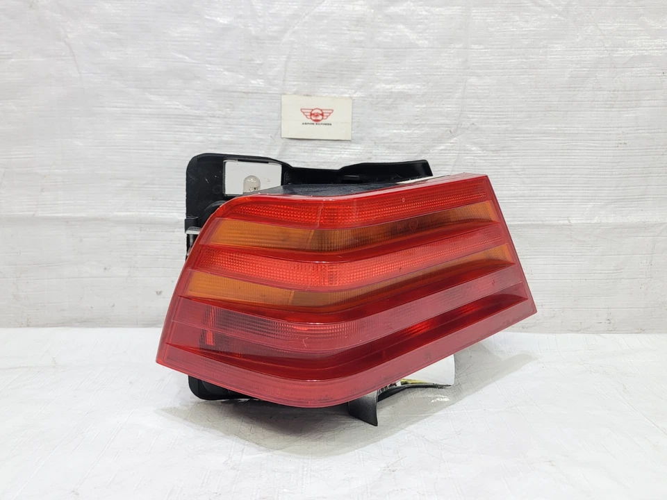 92-93 Mercedes-Benz 300 Series 300SE W140 Taillight Left Driver Tail Light Lamp - Image 4 of 4