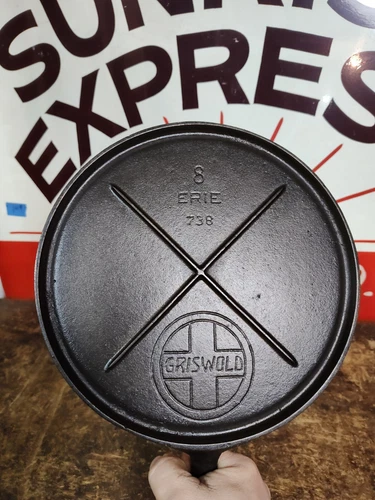 "Fully Restored" GRISWOLD #738 CAST Iron Griddle Pizza Pan 9" Seasoned