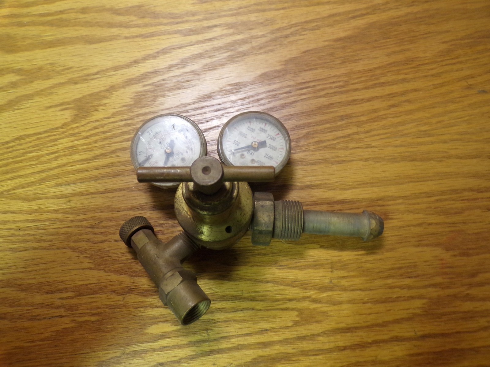 Compressed Gas Regulator SA568 FY10389 Model 752 3000psig *FREE