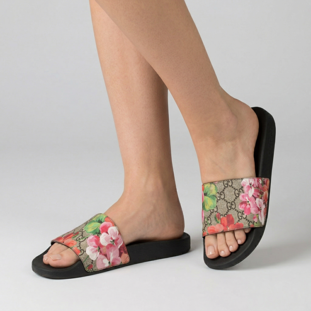Gucci フラワー サンダル23センチ位 Gucci Pursuit Slide Sandals Floral In Full Bloom Flowers in size