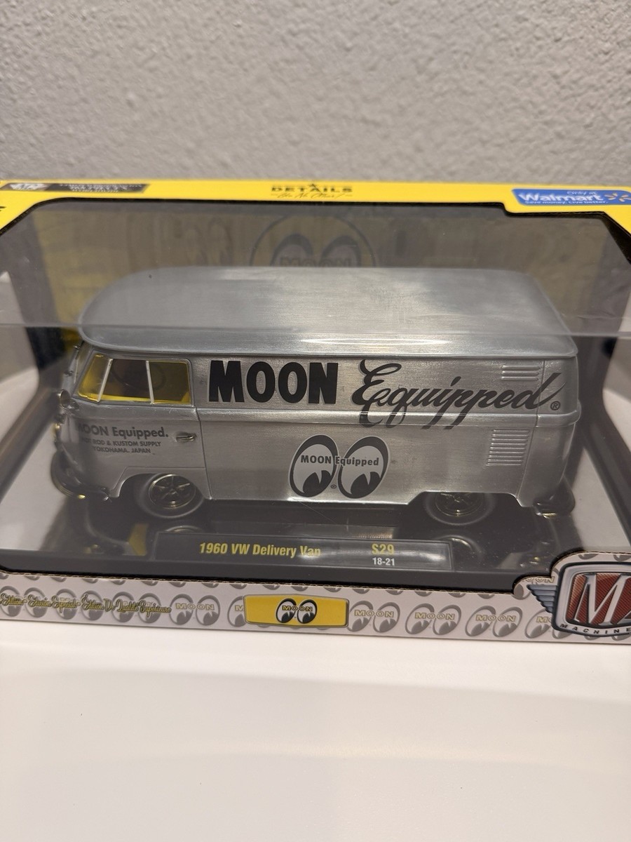 M2 Machines 1960 VW Delivery Van MOON Equipped Super Chase 1/24