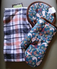 Harvest oven mitt/Pot Holder Set & 2 George Halloween-Themed kitchen towels