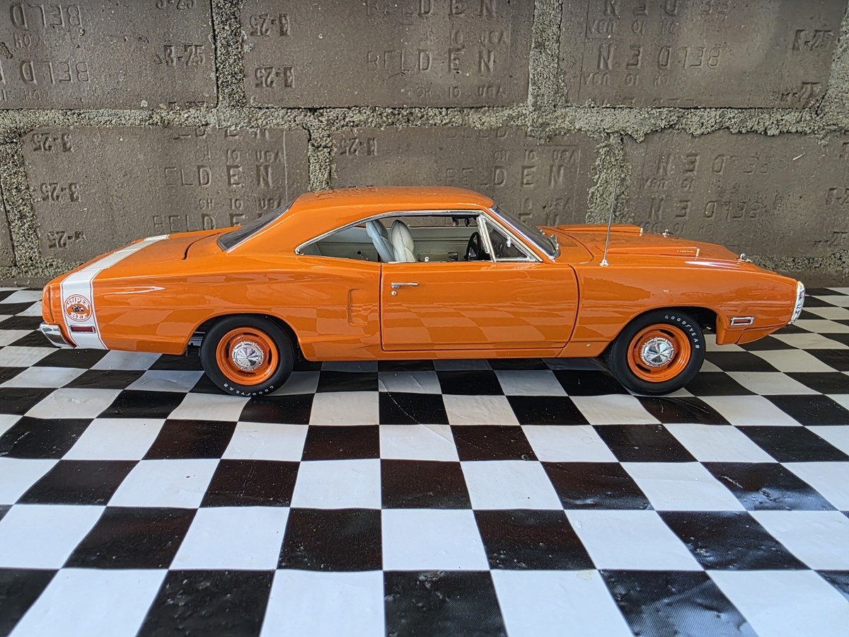 GMP 1970 Dodge Super Bee Go Mango 1:18 Diecast Model Car Rare Wht