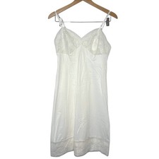 Vintage Vanity Fair White Floral Lace Trim Full Slip Antron III Nylon Size 34