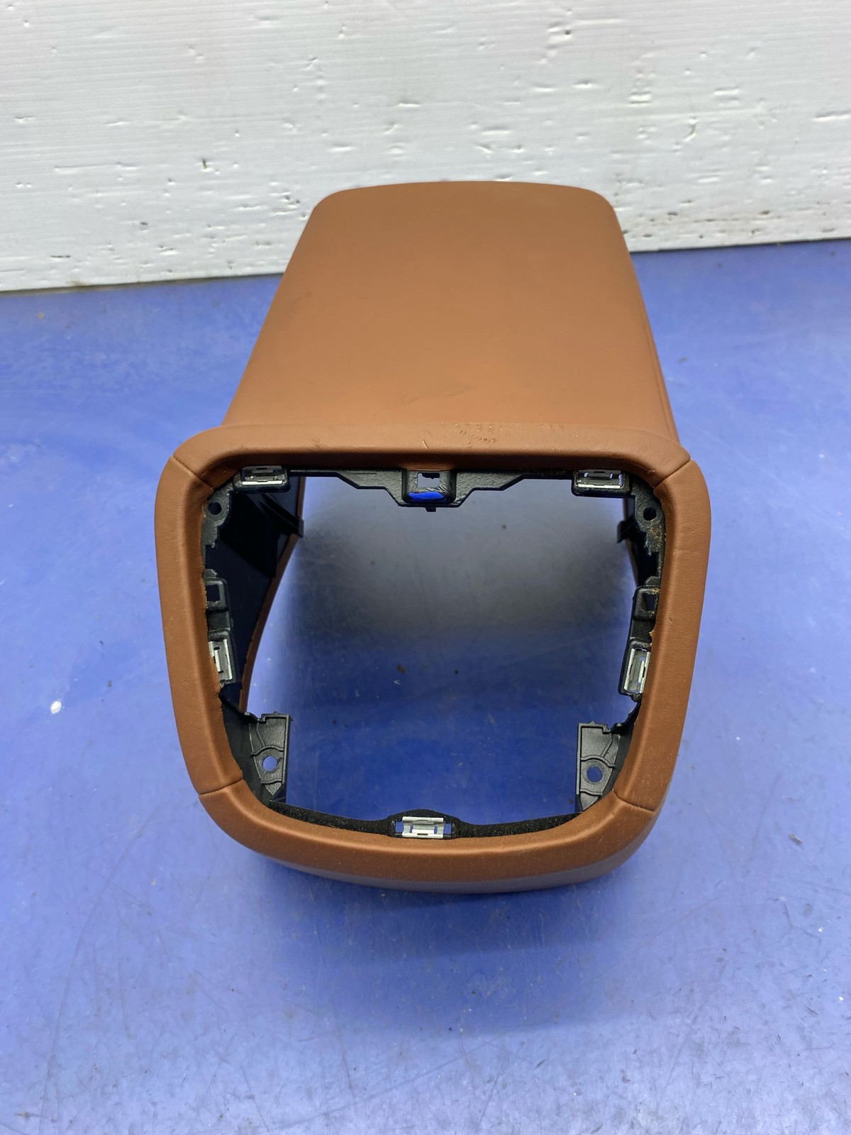 2017-2020 MASERATI LEVANTE M161 CONSOLE REAR VENT HOUSING PANEL | TAN *SCUFFS*