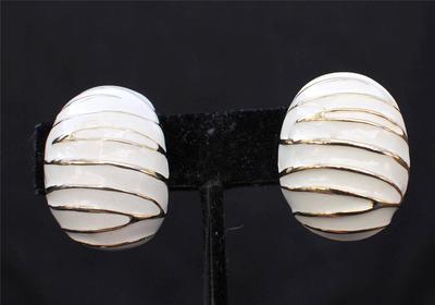 Vintage NORMA JEAN Goldfarbene Emaille Oval Clip-On Ohrringe