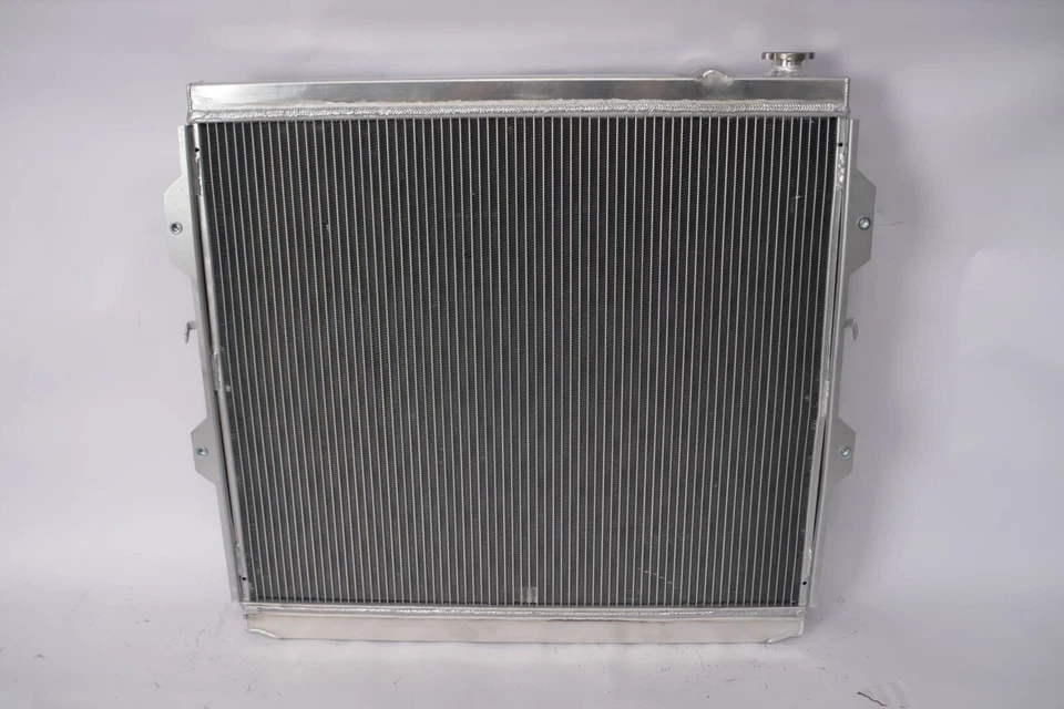 Radiador de alumínio completo para Toyota: 2001-2004 Sequoia e 2004-2006 Tundra 4.7L V8 - Imagem 2 de 4