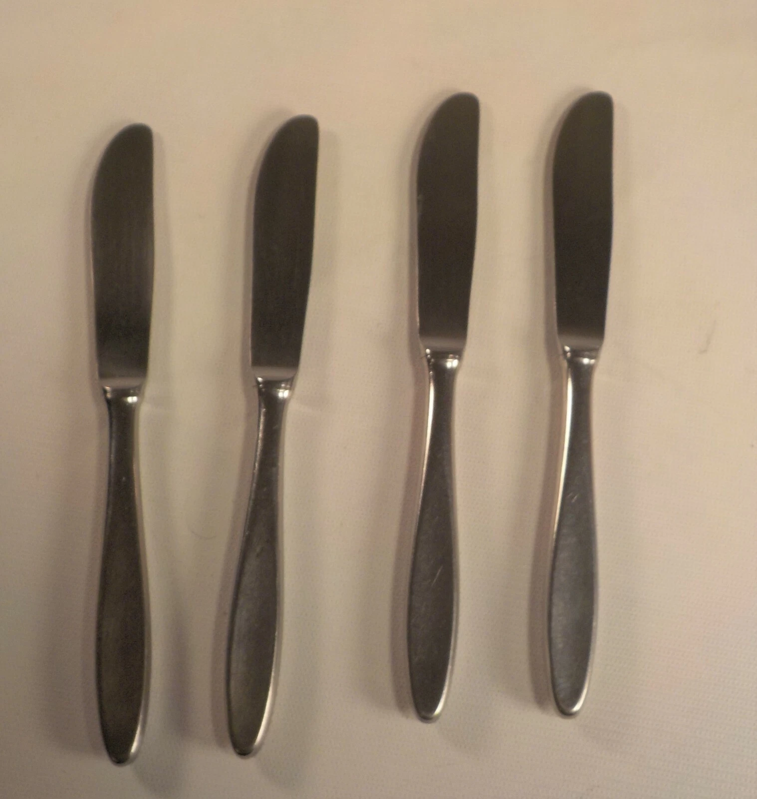Vintage Modern 4 Knives TOWLE "Heritage "Dinner Knife Serrated Stainless GERMANY