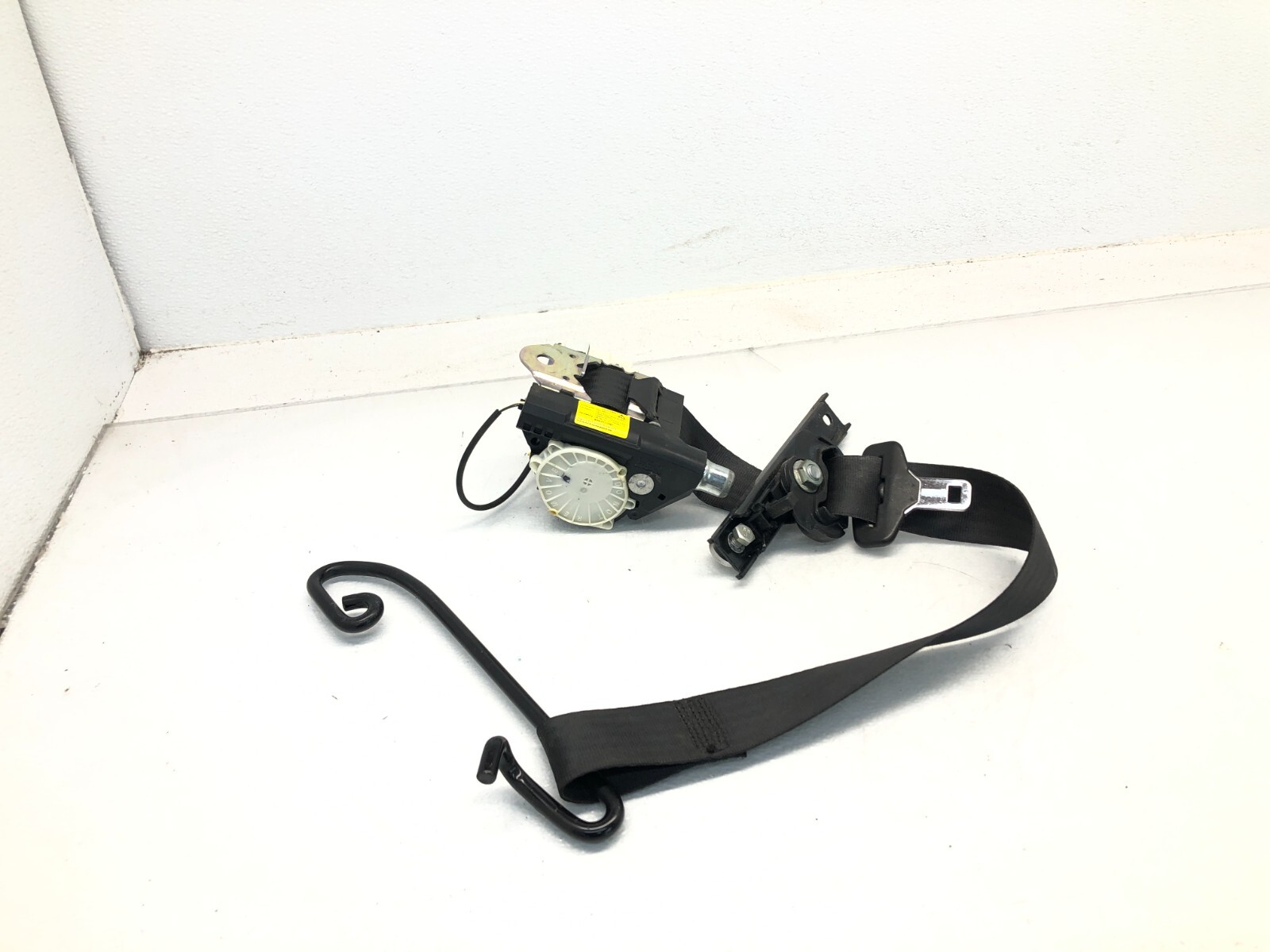 2008-2019 MASERATI GRANTURISMO S M145 LEFT DRIVER FRONT SEATBELT RETRACTOR OEM