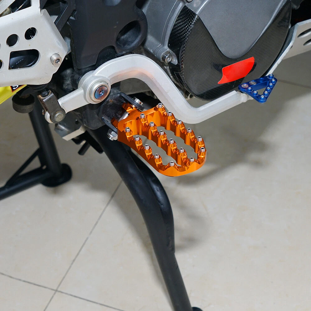 Performance Foot Pegs Footrest Pedal For KTM 690 SMC SMCR Enduro R Supermoto R
