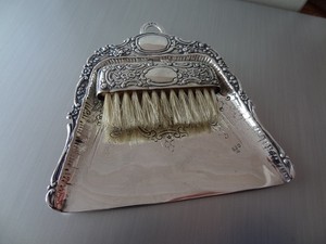 Tischbesen in Silber