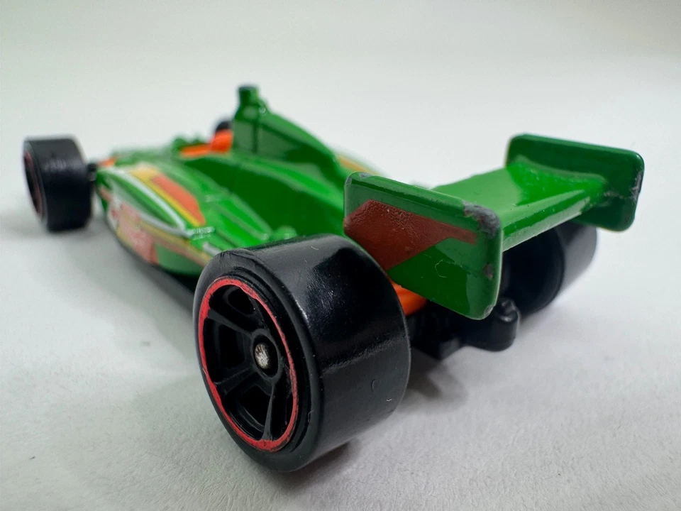 Гоночный автомобиль Hot Wheels 2011 IndyCar Oval Course grün Rennwagen Auto HW Motorsport - Изображение 3 из 4