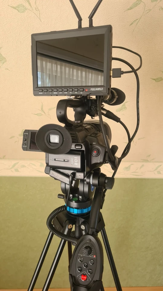 Professional 4k, Live Streaming GY-HM200E - Tripod, Monitor, Manfrotto and +++++ - Image 3 of 4