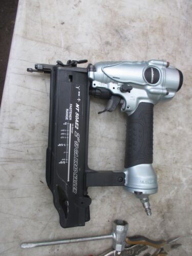 metabo HPT NT50AE2 18 Gauge Brad Nail Gun works great no nails, no case - Picture 1 of 3