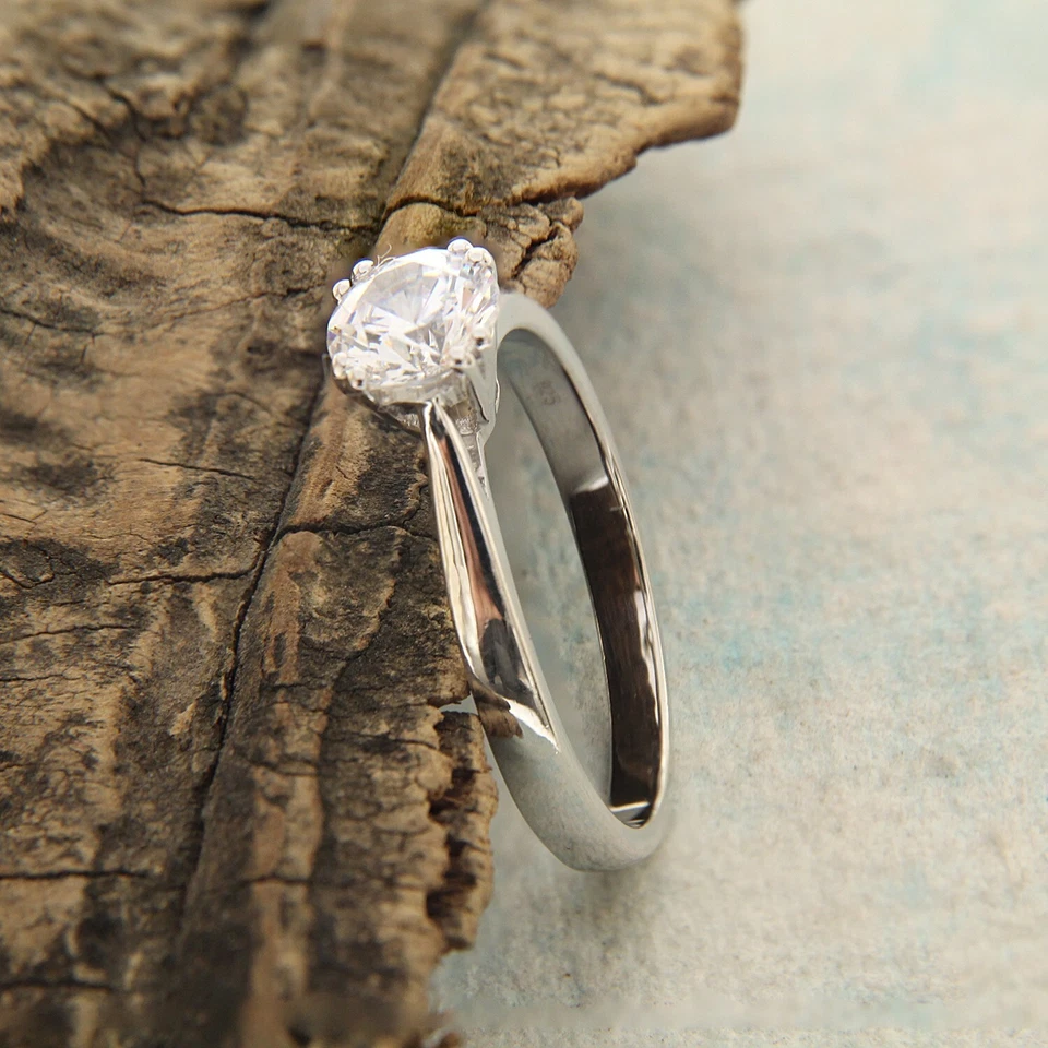 Conjunto de anillo de compromiso solitario redondo de circonitas cúbicas de 1,5 quilates tamaño 8,5 en plata 925 Foto 3 de 4