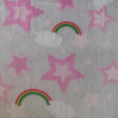 Doppelseitiger supersoft Kuschel Fleece Stoff Material WEISSE STERNE & REGENBOGEN