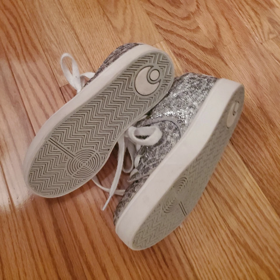 Tenis con cordones Osiris plateados brillantes talla 1 para niñas/en buen estado Foto 4 de 4