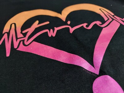 AUTHENTIC] 2022 TWICE 4th World Tour ENCORE Size M HEART Shirt