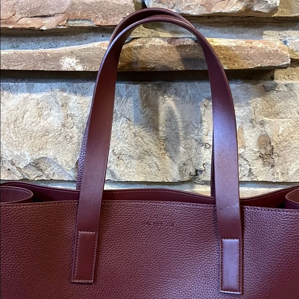 Bolso de Mano Rachel Zoe Borgoña Guijarro Cuero Vegano Foto 3 de 4