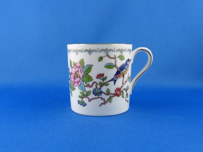 Porzellan Tasse / Mokkatasse Aynsley Pembroke England Blumen / Vogel / Goldrand