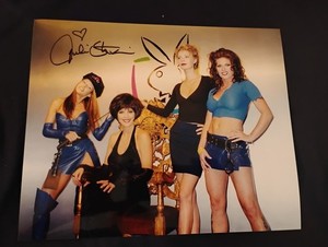 Julie Strain Signed Candid Photo / 8"x10" / Penthouse Model & Actress