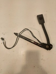 BMW 7 E65 E66 2002 Links Gurtschloss vorne 8223329 TOZ2456