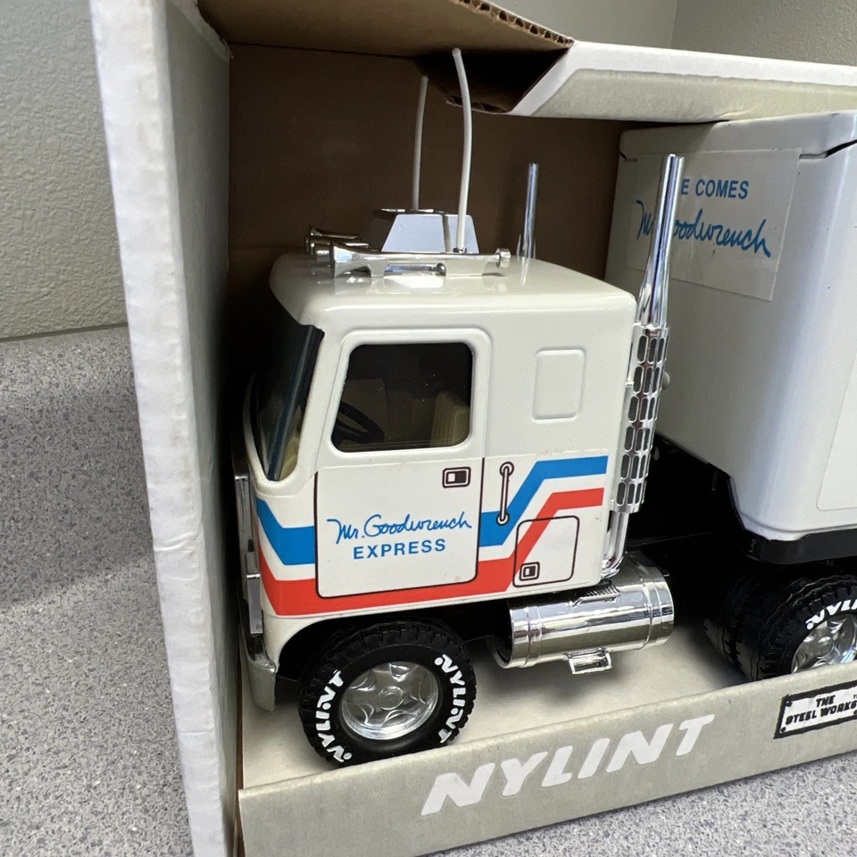 Vintage Nylint Cadet GMC 18-Wheeler Semi-Truck No. 910 Mr. Goodwrench Rare- NEW! - Image 2 of 4
