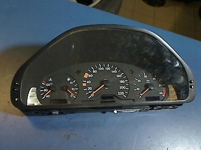 Instrumententafel Mercedes-benz 604910 110008828007 2025402148 202 C 220 D