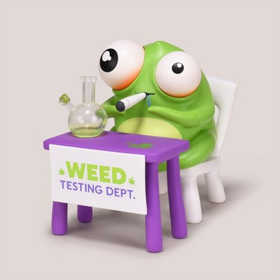 ANDREW BELL WEED TESTING DEPARTMENT VINYL FIGURE BY DEAD ZEBRA
