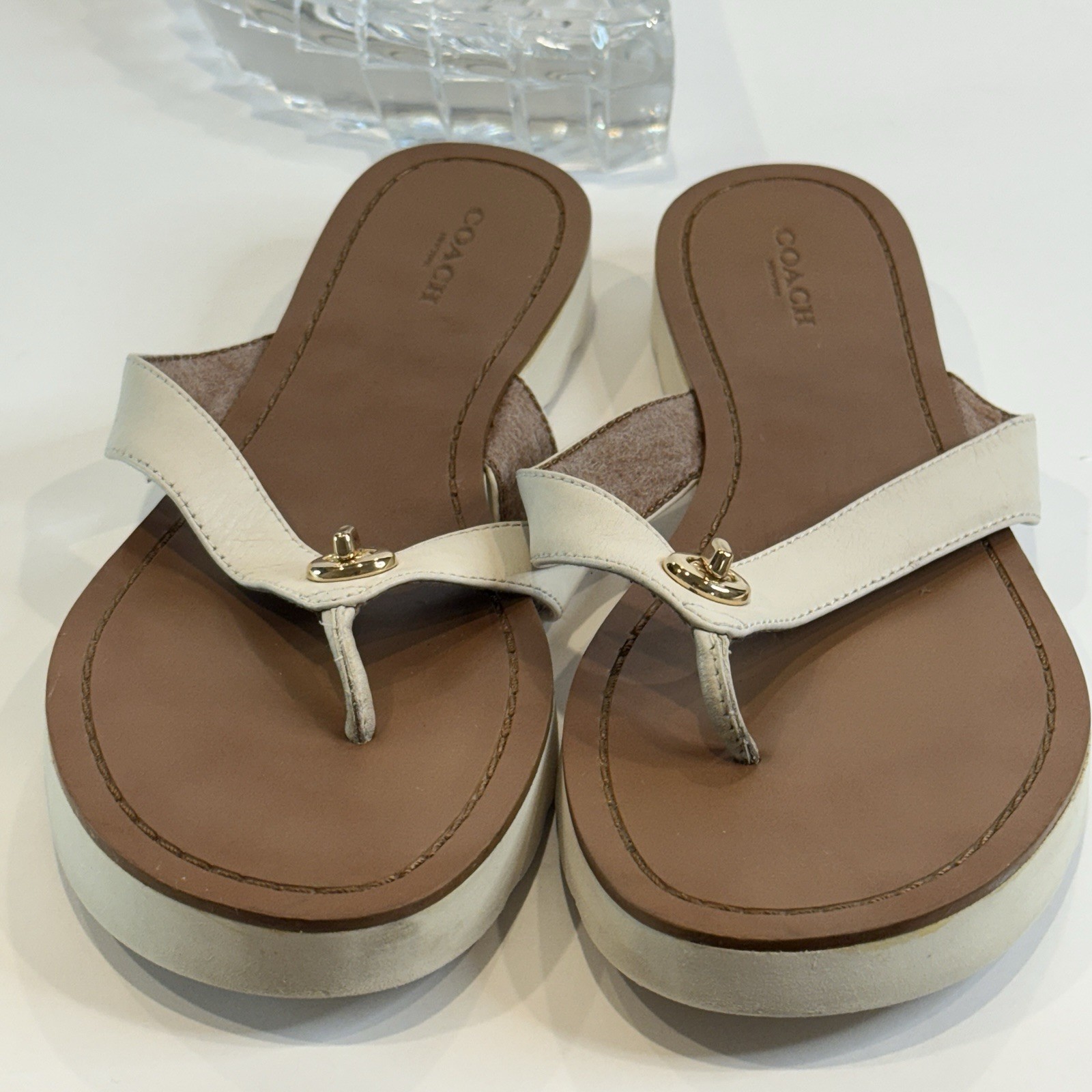 Coach Women’s Ivory Leather Flip Flop Sandals ✨🤍 ✨Size 9.5 – Preloved Charm