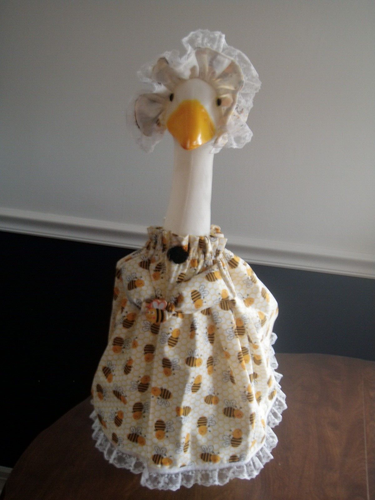 Goose clothes outfit - Spring bees & honeycomb w/bonnet for lg 24-27" goose